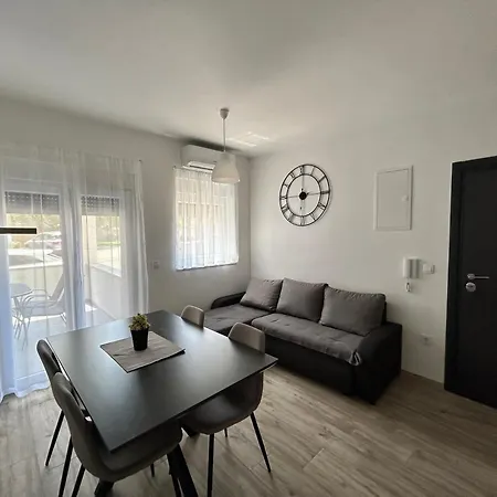 Apartments Dobrenic Vodice Exterior photo